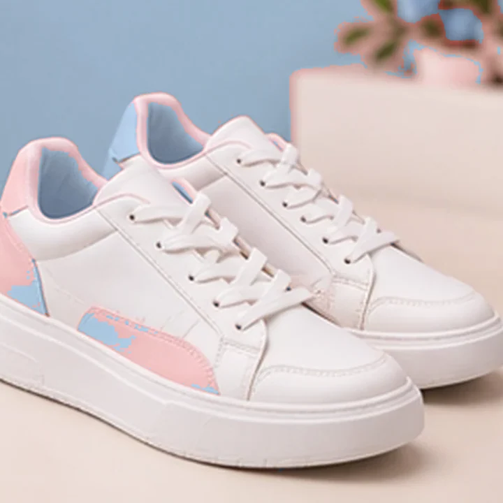 Zapatillas blancas con rosa · Celeste
